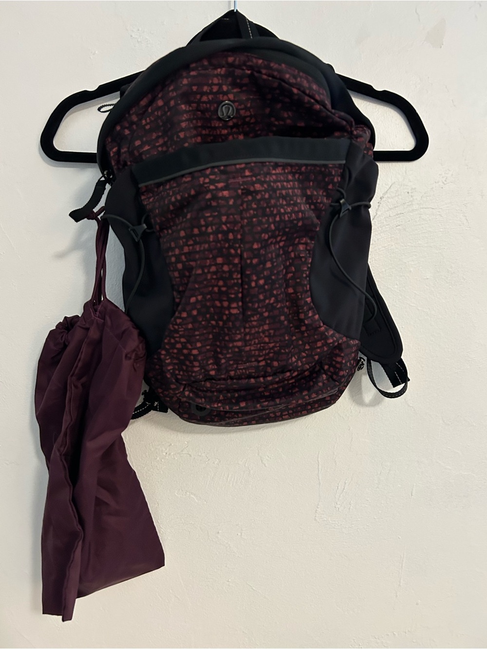 Lululemon run all day backpack
Dust coral plum black EUC